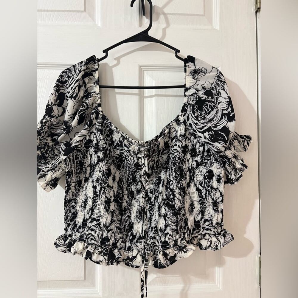 SHEIN Curve Black & White Ruched Floral Blouse – 2XL